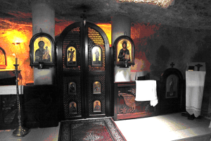 Пещера св. Николая, Mир-Ликийских чудотворца1