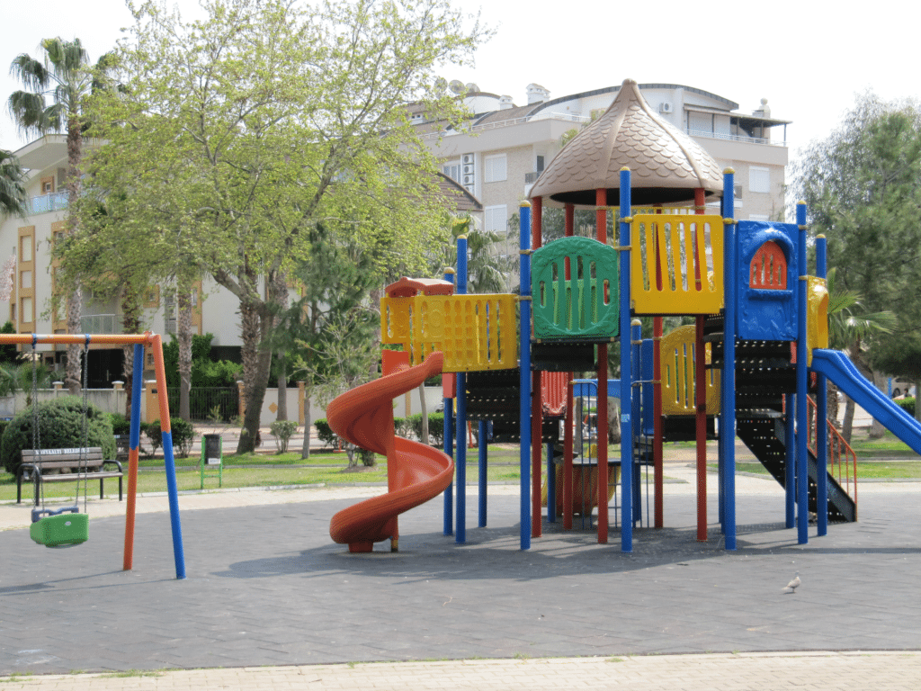 Детская площадка в Гюрсу
