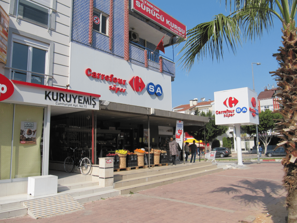 Магазин Каррефур Супер на бульваре Гази Мустафа Кемаль