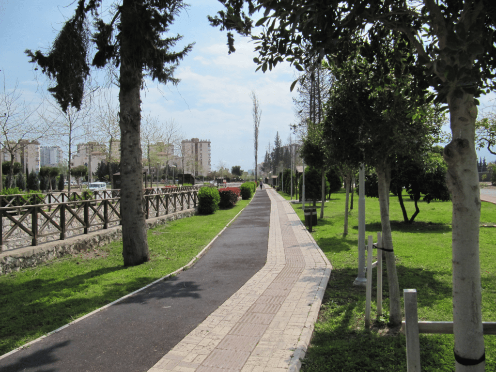 Самый длинный парк в Анталье = 700 м.